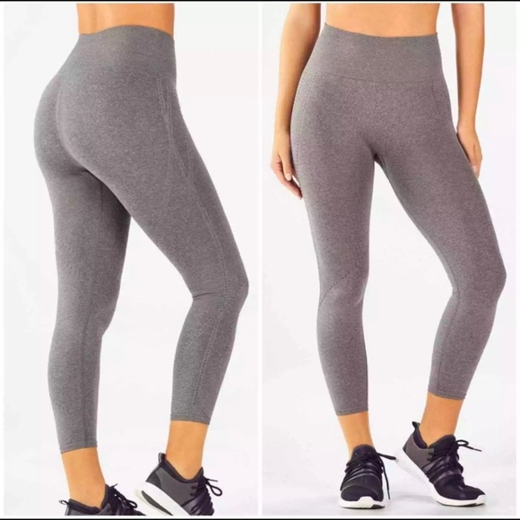 Fabletics High-Waisted Seamless Dot Capri Gray Ribbed Waistband Size Large - Picture 1 of 9